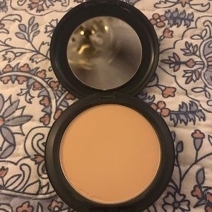MAC Studio Fix Powder Plus Foundation NC25